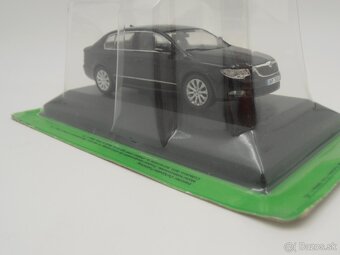 Škoda Superb II "Kaleidoskop" 1/43 - 4