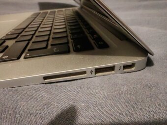 Apple MacBook Air 13" (Early 2014) - 4