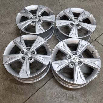 Hliníkové Toyota disky 5x114,3 R17 6,5J ET45 - 4