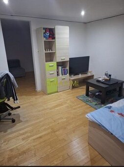 Veľkopriestorový dvojgeneračný 6 izbový dom s potenciálom – - 4