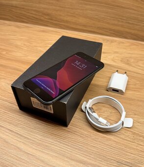 Apple iPhone 8 64GB Space Gray - 4