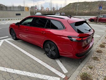 VW Passat R-Line Black Style 2025 - 4