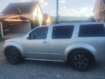 Nissan Pathfinder - 4
