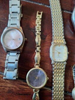 Staršie funkčné baterkove hodinky - 4