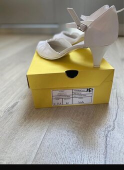 Predám svadobne biele sandále - 4