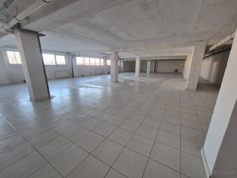 Priestranný otvorený priestor s rozlohou 425,10 m² - 4