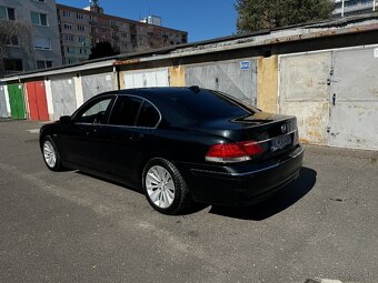 BMW 750i - 4