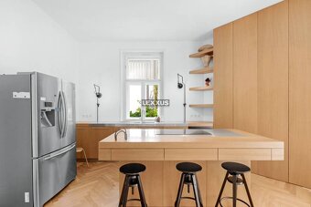 -PRENAJOM Elegantný 5 izbový dom v Starom meste, Bratislava  - 4