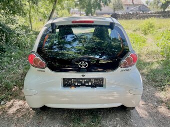 Toyota Aygo 1.0 50kw 116tis KM 2012 - 4
