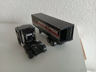 Matchbox Convoy CY-9 , Kenworth Cabover, Midnight X-press, - 4