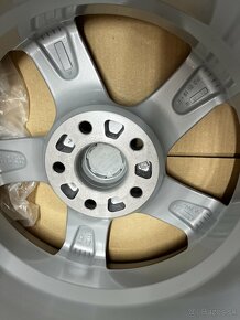 5x114,3 R16 7J ET45 Fondmetal 7900 Glossy silver - 4