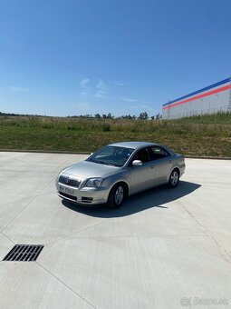 Toyota avencis - 4