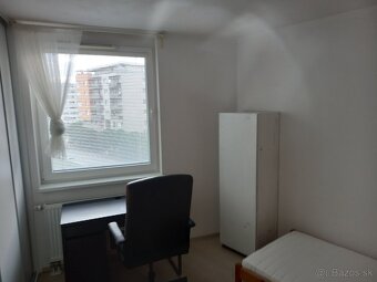 Prenajmem 3 izbovy byt - 4