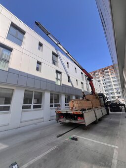 Ponúkame prepravu s platom a valník s HR - 4