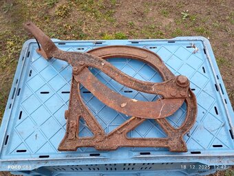 Stará rezačka noznicova - 4