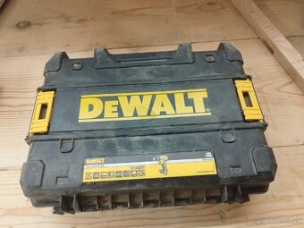 Predám pokazenú aku vŕtačku DeWalt DCD751 + kufrík - 4