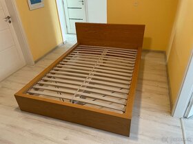 Manželská posteľ Ikea Malm s roštom a matracom - 4