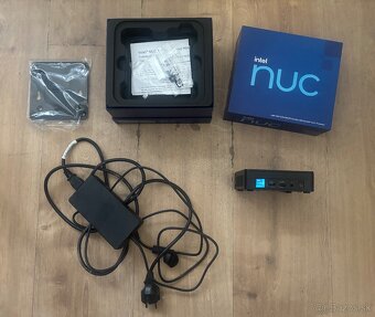 Intel NUC 12 Pro (NUC12WSKi5) - 4