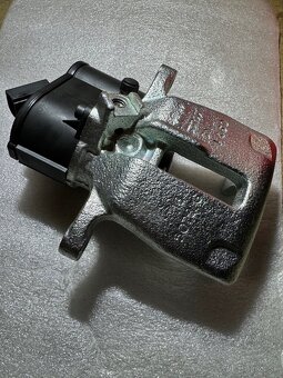 Brzdový strmeň BREMBO - 4