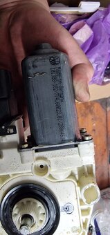 Motorcek stahovacky okna zadny pravy Seat Leon Toledo 1M - 4