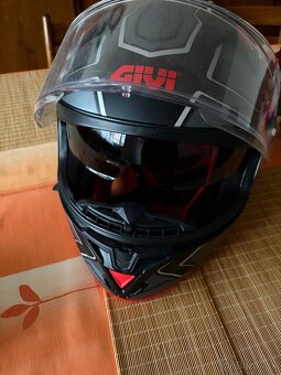 Prilba značky givi - 4