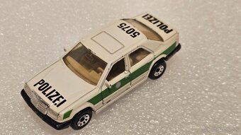 Matchbox Mercedes Benz 300E - 4