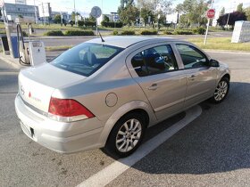 Opel Astra H sedan 1.8.,103 kW - 4