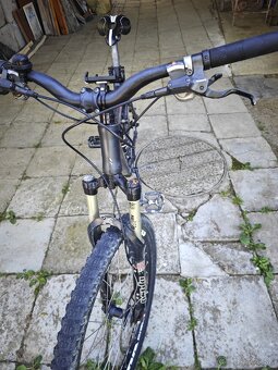 Predám zjazdový Bicykel Rock Machine - 4