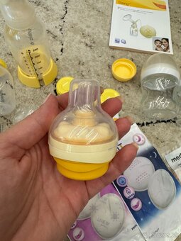 Odsávačka Medela Swing + Medela/ Avent flase navyse - 4