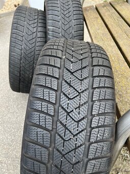 225/40/19 Pirelli Sottozero 3 - 4