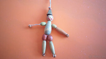 starožitné drevené autíčko a panáčik - 4