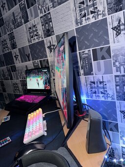 AOC 24G2SAE + Dell P2419H Professional monitory - 4