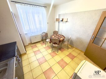 NA PREDAJ VEĽKÝ 1,5 IZB. BYT V CENTRE MESTA, 42M2, HURBANOVA - 4