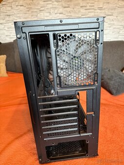 Predám PC skriňu GameMax Revolt - 4