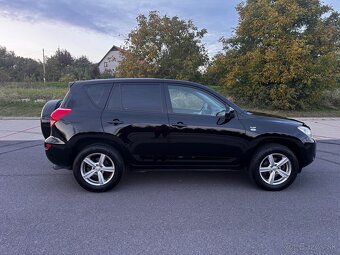 Toyota RAV4 2.2 D-4D 4x4 – spoľahlivé SUV, výborný stav - 4