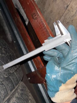 Bridgestone Blizzak 245/40 R18 - 4