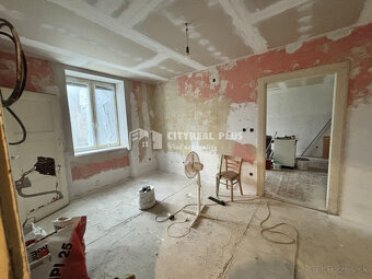 Ponúkame Vám na predaj čiastočne prerobený 1-izbový byt v me - 4