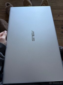 Asusvivobook 17,3’ˇ - 4