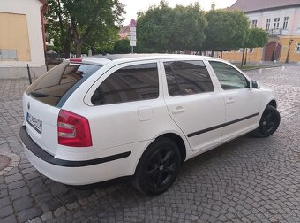Predám Škoda Octavia Combi ll 1.9 TDI Elegance DSG - 4