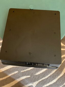 Predám Playstation 4 - 4