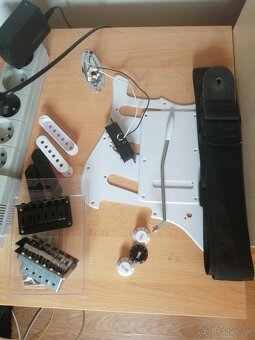 Fender Squier Stratocaster - 4