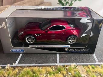 1:18 ALFA ROMEO 8C Competizione - Welly - 4