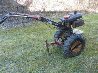 predám malotraktor vari s náradím a príslušenstvom - 4