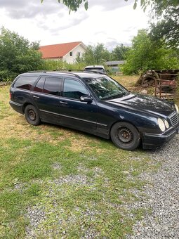 Mercedes Benz E200 - 4