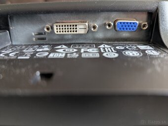 2x Monitor HP ProDisplay P201 – 20" | 1600x900 | VGA + DVI- - 4