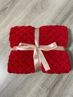 Háčkovaná červená deka z jemnej eco vlny - 4