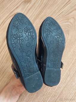 Cierne lakovane baleriny na suchy zips 27 - 4