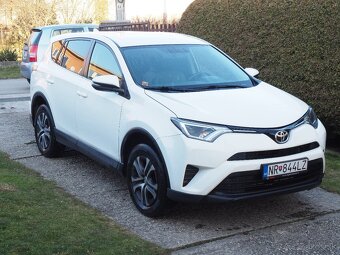 Toyota RAV4 4x4 2017 vyborny stav - 4