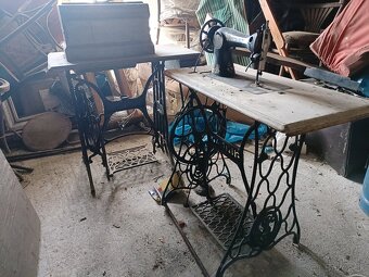 Liatinové podstavce zo šijacích stroj, starý písaci stroj - 4