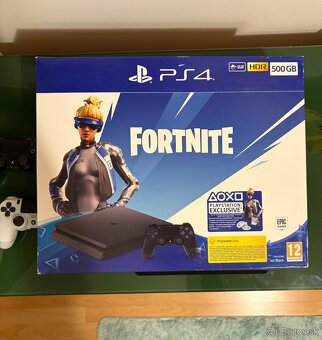 Playstatio  Slim 500B - 3x oystick, 4 hry - 4